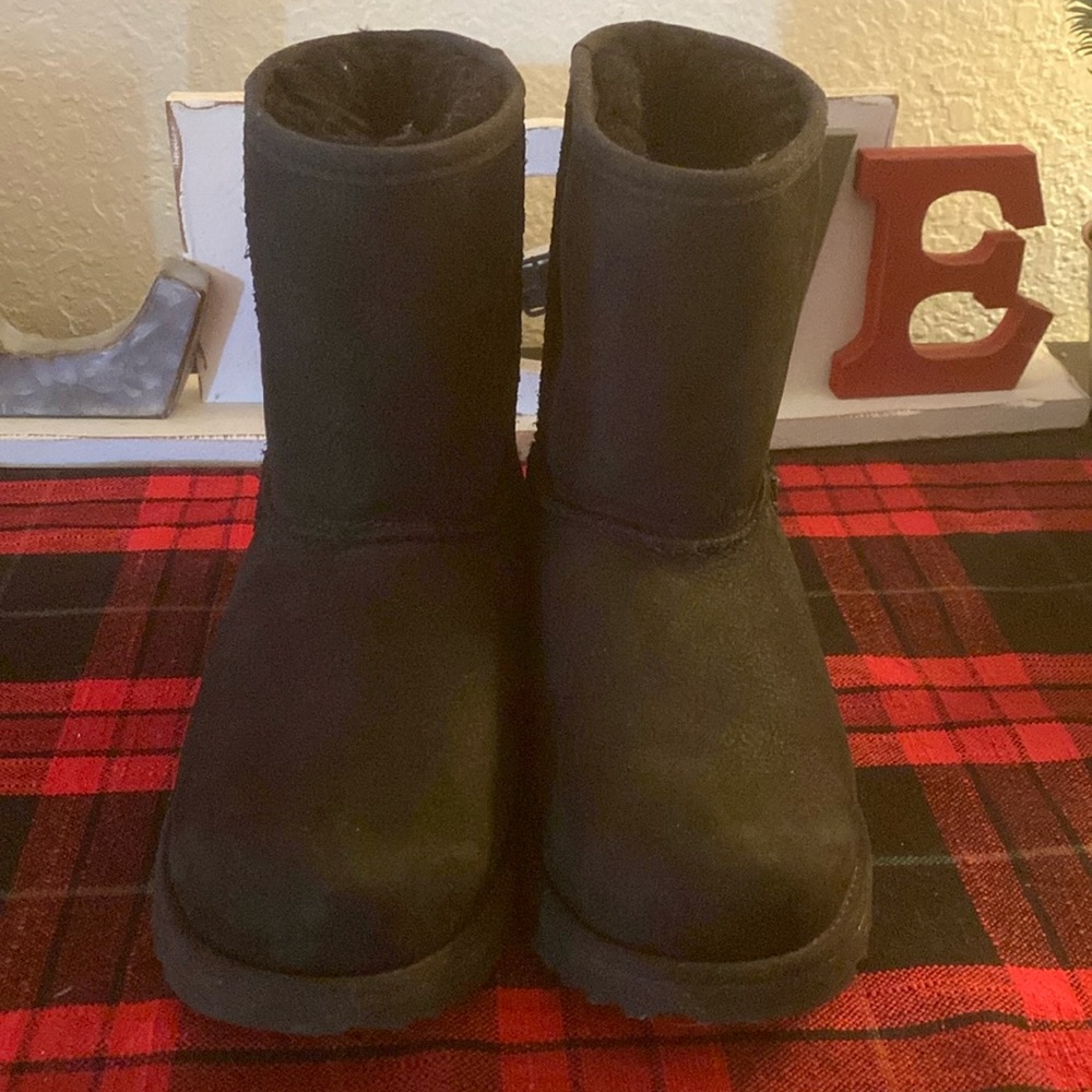 Kids Black Uggs 
Size 3